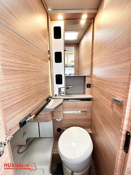 Weinsberg X-Cursion Van 500 MQ Edition Pepper / Solpanel / Dieseltruma 11 of 22