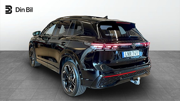 Volkswagen Tiguan 3 of 23