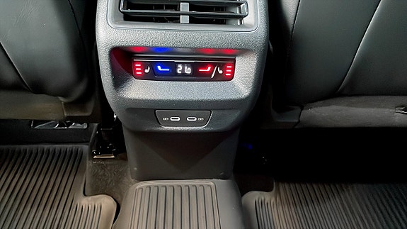 Volkswagen Tiguan 16 of 23