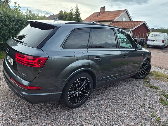 Audi Q7 3 of 10
