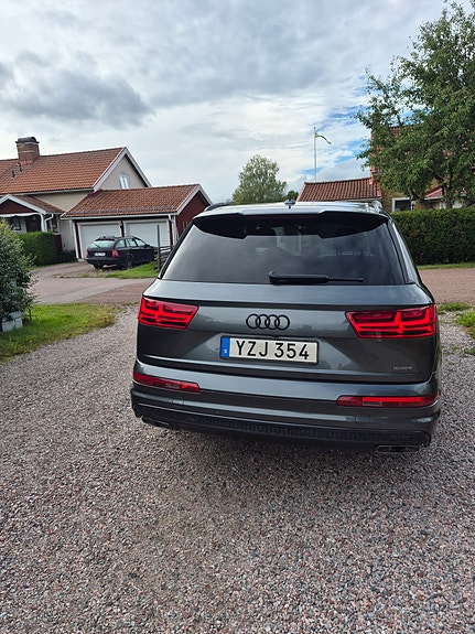 Audi Q7 4 of 10