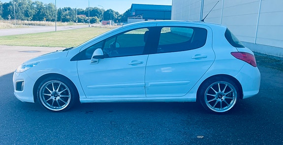 Peugeot 308 8 of 16