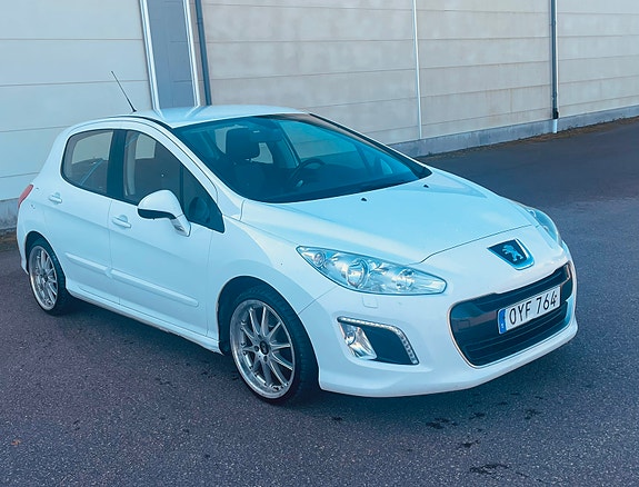 Peugeot 308 2 of 16