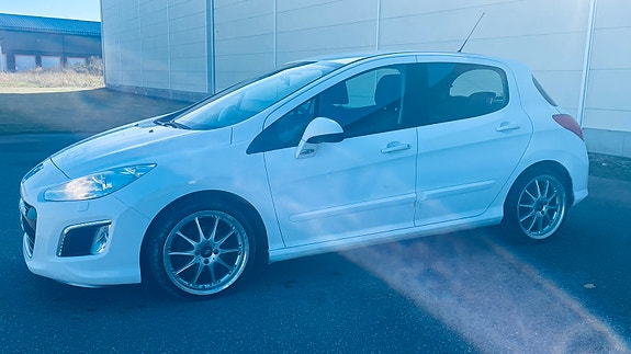 Peugeot 308 9 of 16