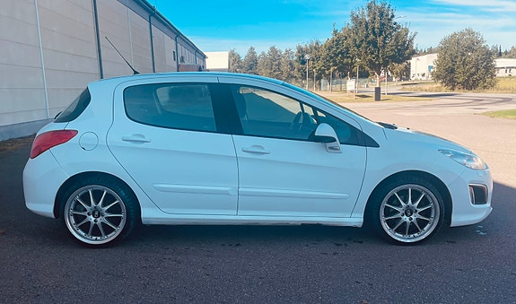 Peugeot 308 4 of 16