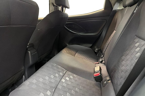 Toyota Yaris 13 of 21