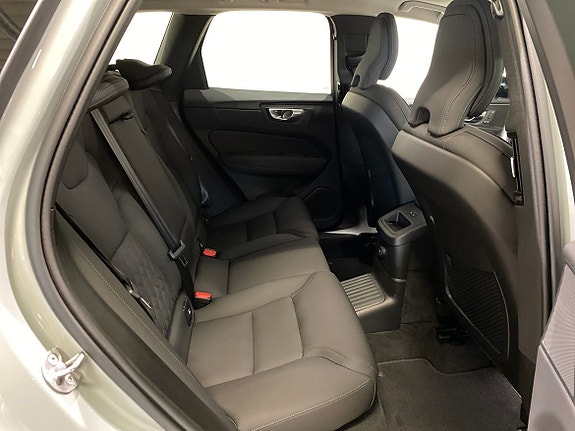 Volvo XC60 12 of 23