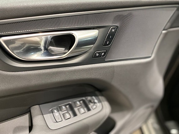 Volvo XC60 17 of 23