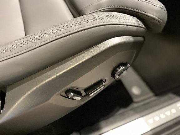 Volvo XC60 14 of 23