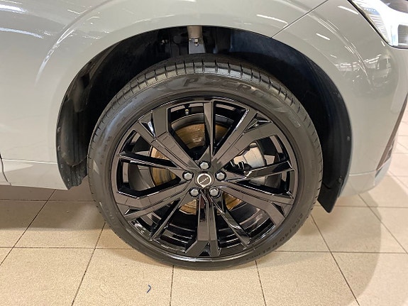 Volvo XC60 3 of 23