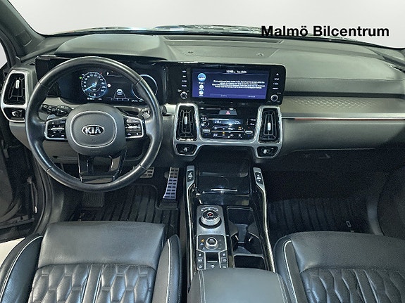 Kia Sorento 12 of 25