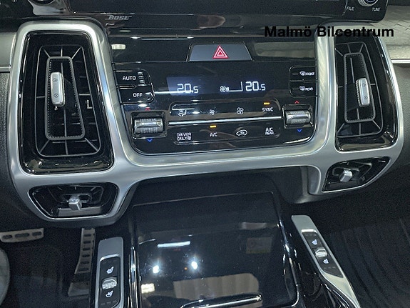 Kia Sorento 18 of 25
