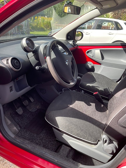 Peugeot 107 2 of 3