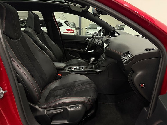 Peugeot 308 SW 13 of 26