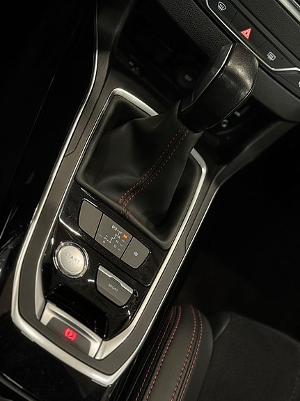 Peugeot 308 SW 17 of 26