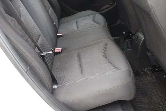 Peugeot 308 SW 10 of 11