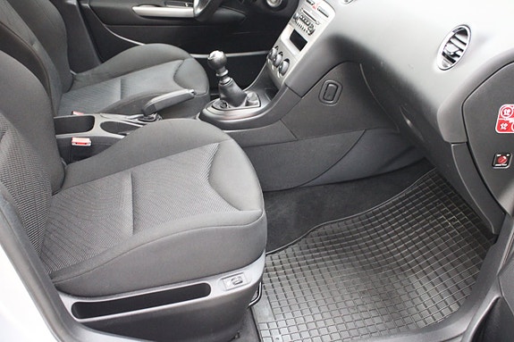 Peugeot 308 SW 8 of 11