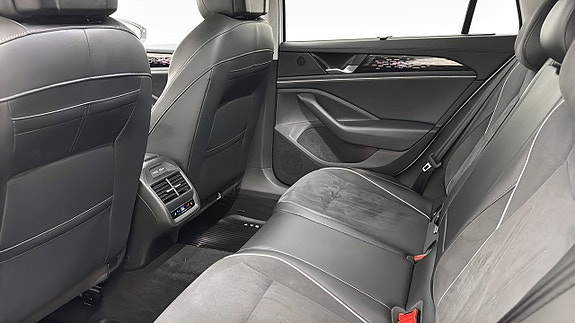 Volkswagen Passat 11 of 19