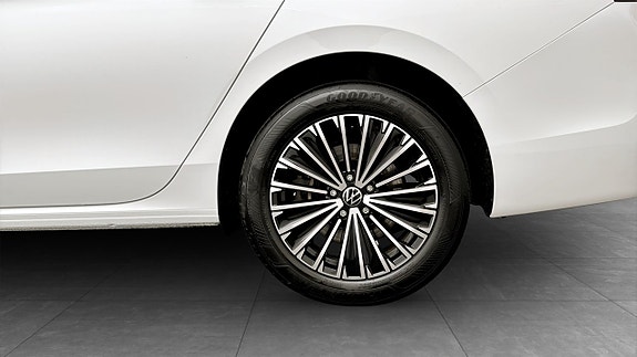 Volkswagen Passat 6 of 19