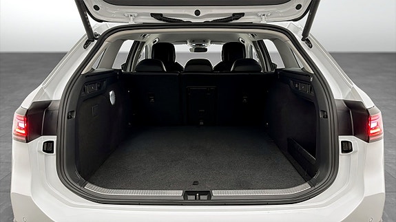Volkswagen Passat 12 of 19