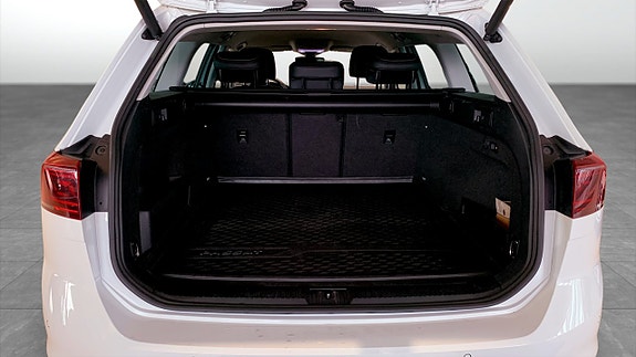 Volkswagen Passat 12 of 17