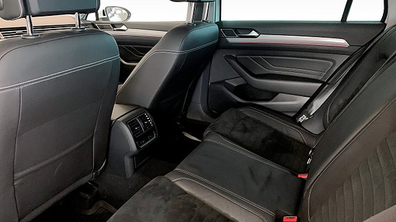 Volkswagen Passat 11 of 17