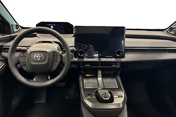 Toyota bZ4X 8 of 18