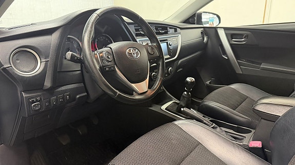 Toyota Auris 10 of 22