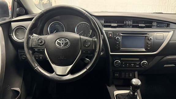Toyota Auris 9 of 22