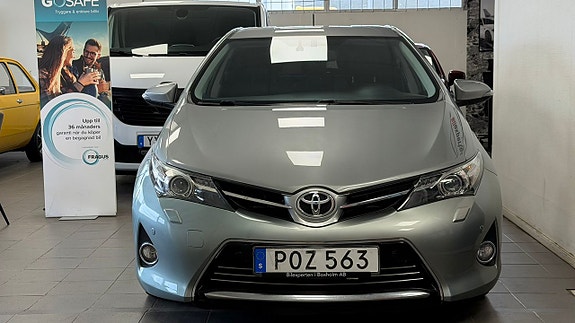 Toyota Auris 2 of 22