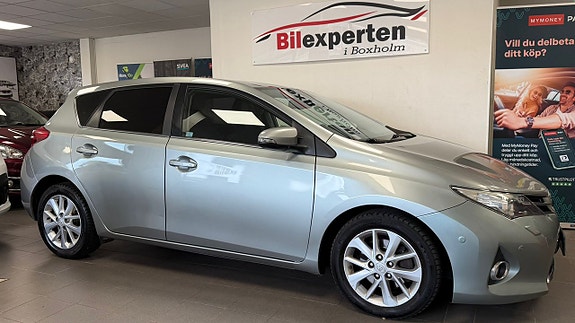 Toyota Auris 7 of 22