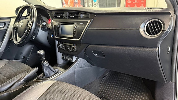 Toyota Auris 19 of 22
