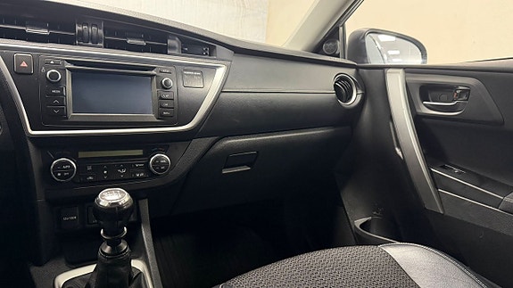 Toyota Auris 11 of 22
