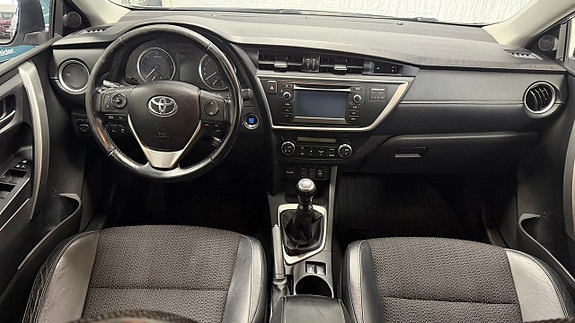 Toyota Auris 8 of 22