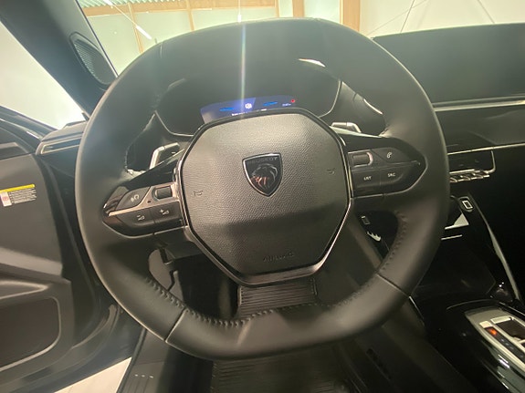 Peugeot 2008 8 of 17