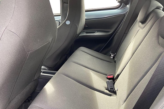 Toyota Aygo X 13 of 21