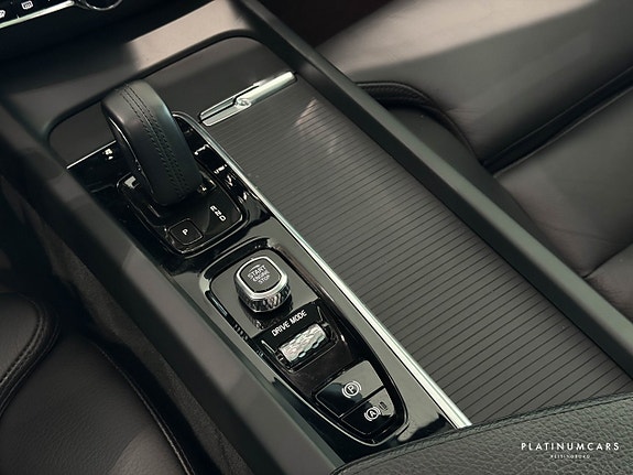 Volvo XC60 17 of 22