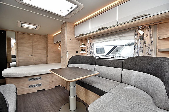 Knaus 650 PXB Südwind, Queenbed 7 of 27