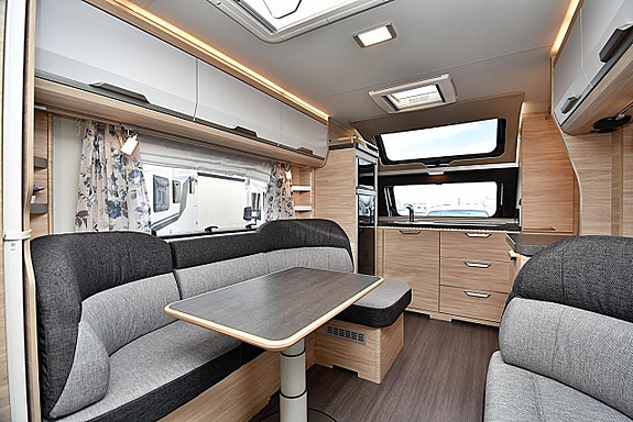 Knaus 650 PXB Südwind, Queenbed 16 of 27