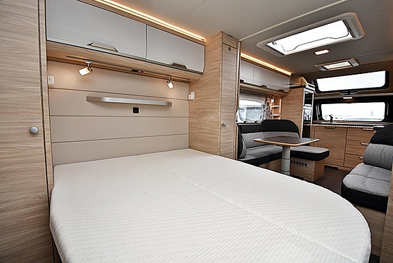 Knaus 650 PXB Südwind, Queenbed 12 of 27
