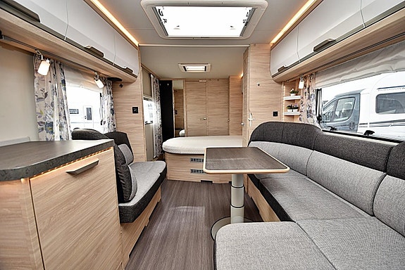 Knaus 650 PXB Südwind, Queenbed 6 of 27
