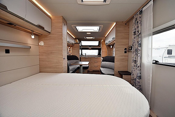 Knaus 650 PXB Südwind, Queenbed 13 of 27