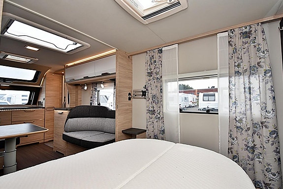 Knaus 650 PXB Südwind, Queenbed 14 of 27