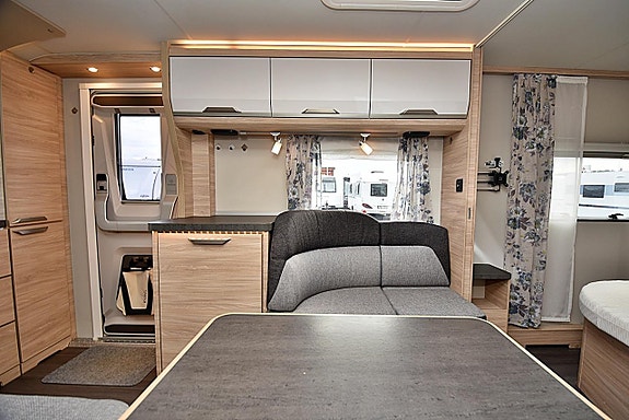 Knaus 650 PXB Südwind, Queenbed 9 of 27