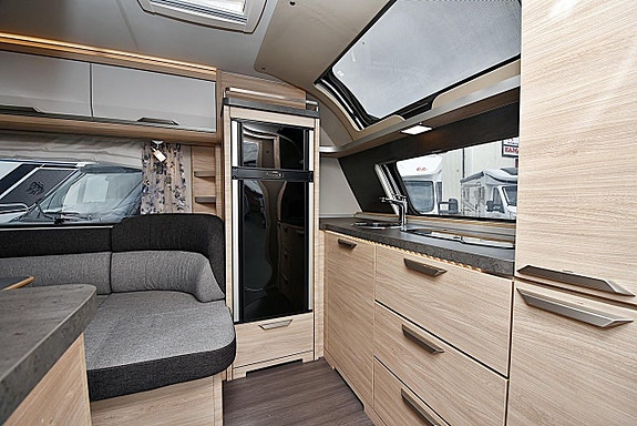 Knaus 650 PXB Südwind, Queenbed 4 of 27