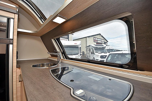 Knaus 650 PXB Südwind, Queenbed 21 of 27