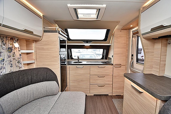 Knaus 650 PXB Südwind, Queenbed 18 of 27