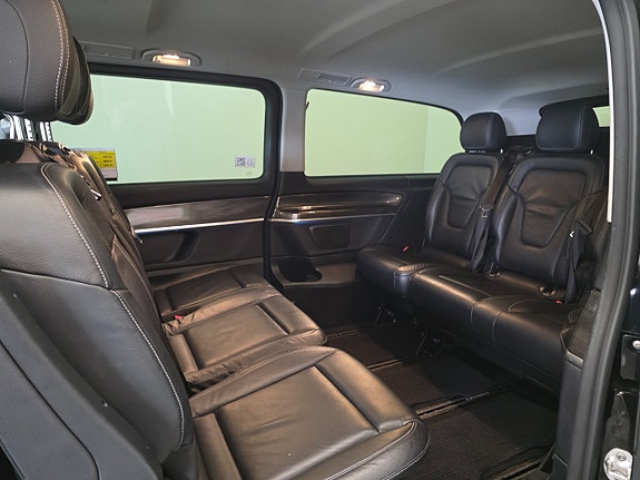 Mercedes-Benz V250 10 of 12