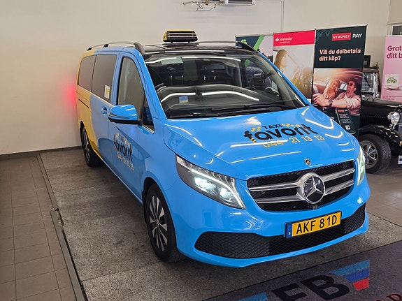 Mercedes-Benz V250 3 of 12