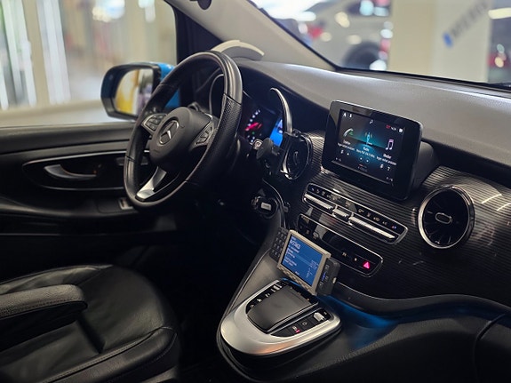 Mercedes-Benz V250 6 of 12